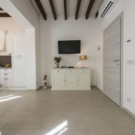 Le Casine Halldis Apartment *